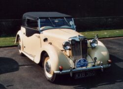 A Cream MG YT.